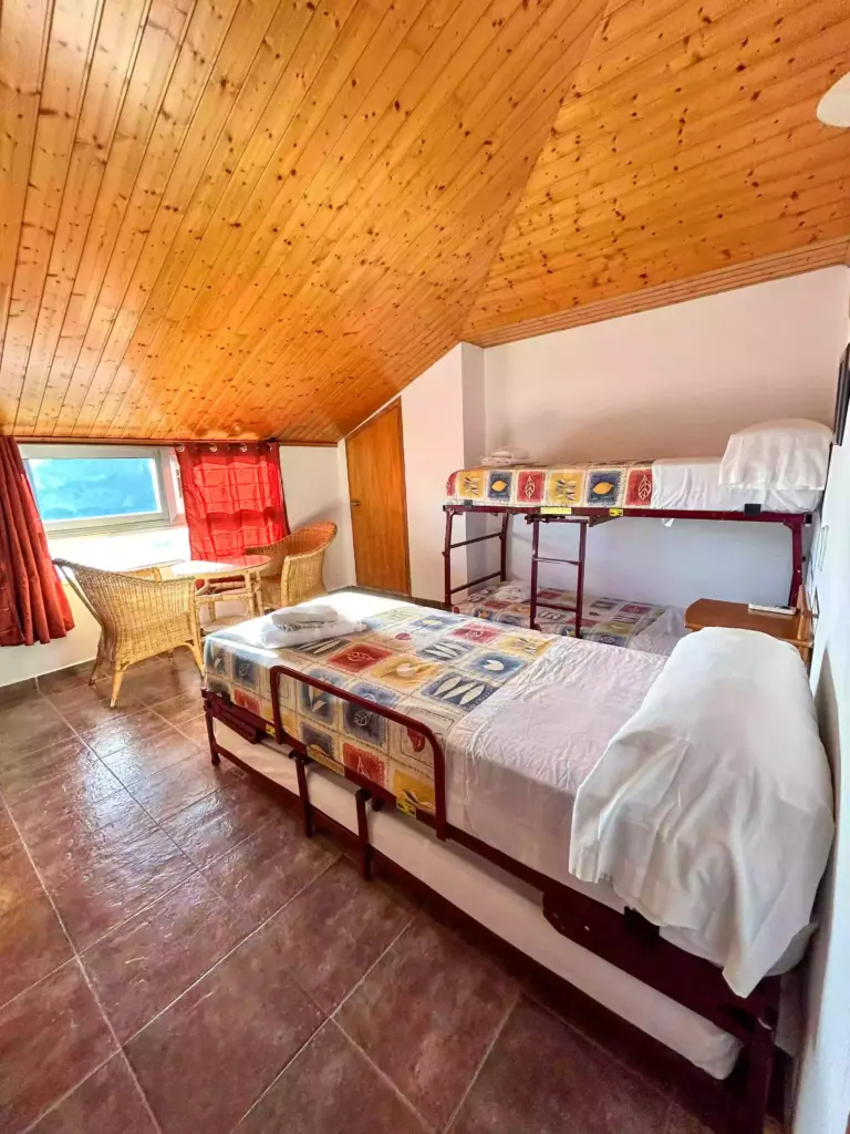 Buhardilla Albergue Benageber